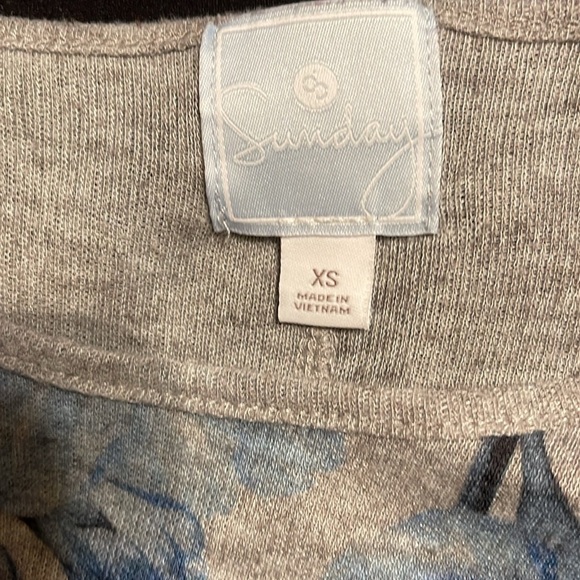 💥SUNDAY BLUE BEADED FLORAL TOP - Picture 4 of 5